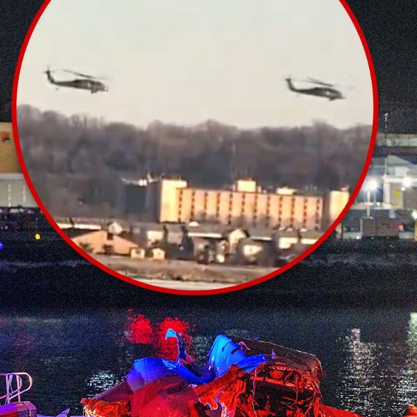 Helicopters Fly Shockingly Close to Commercial Planes in D.C. Video Days Ago