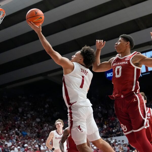 No. 5 Alabama faces South Carolina, seeks to increase win streaks