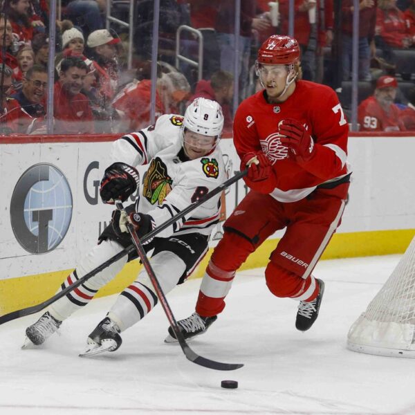 Red Wings roll previous Blackhawks for sixth straight win