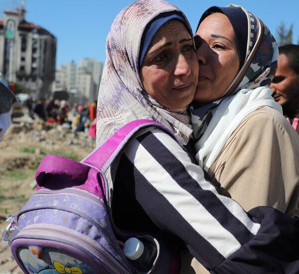 As Palestinians Return to Gaza City, Elation and Despair Mix