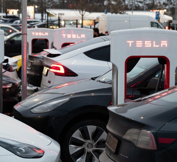 Tesla and Chinese Carmakers Could Reap Billions From EU Emissions Rules