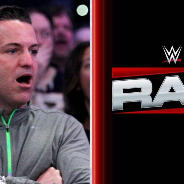 [Video] 42-year-old star brings particular weapon for enormous match on WWE RAW