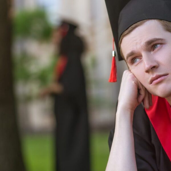 Gen Z grads worry getting into the working world after watching their…