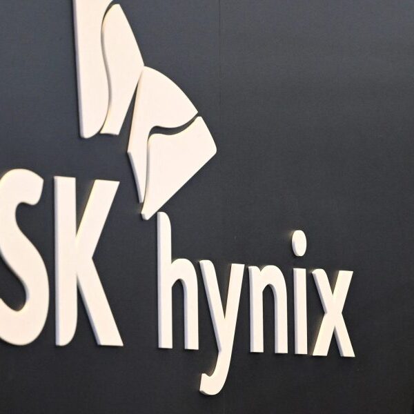 SK Hynix dips after report revenue misses lofty expectations