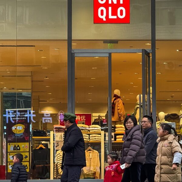 Uniqlo proprietor falls most in 5 months on China issues