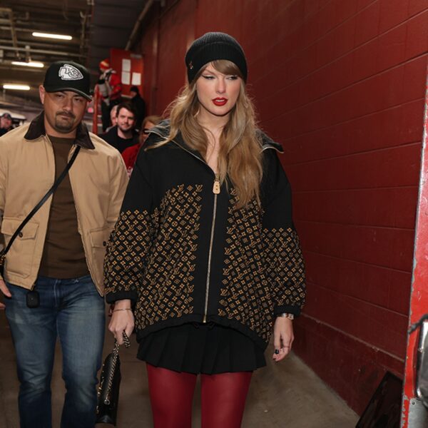 Taylor Swift Arrives to AFC Conference Championship Game Against Bills