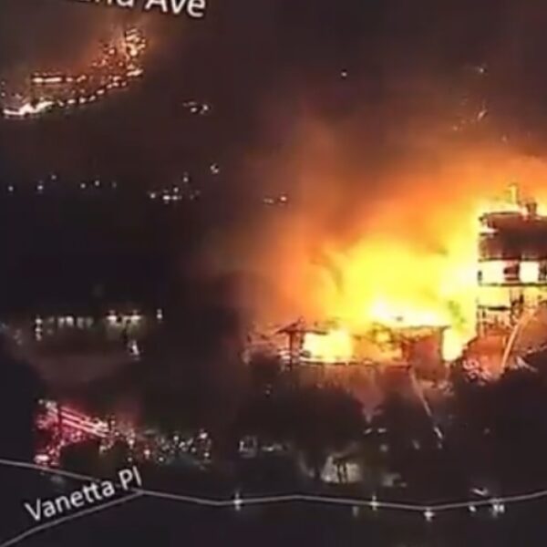 NEW CALIFORNIA FIRE ERUPTS! Studio City Now on Fire, Several Structures Engulfed…