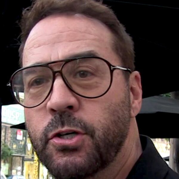 ‘Entourage’ Star Jeremy Piven’s Home Burglarized, Jewelry Worth $200K Stolen