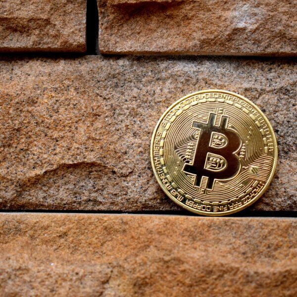 Semler Scientific Snaps Up 871 Bitcoin, While MicroStrategy Temporarily Halts BTC Accumulation
