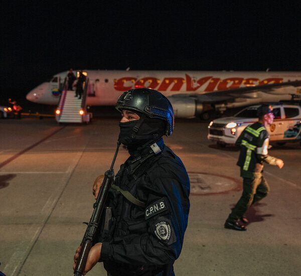 Venezuela Accepts Flight Carrying Deportees From U.S. for First Time in Weeks