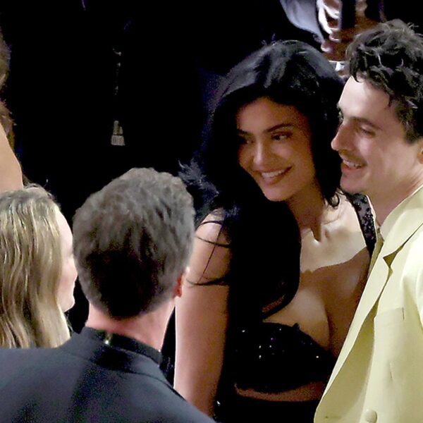 Kylie Jenner Kisses Timothée Chalamet at Academy Awards