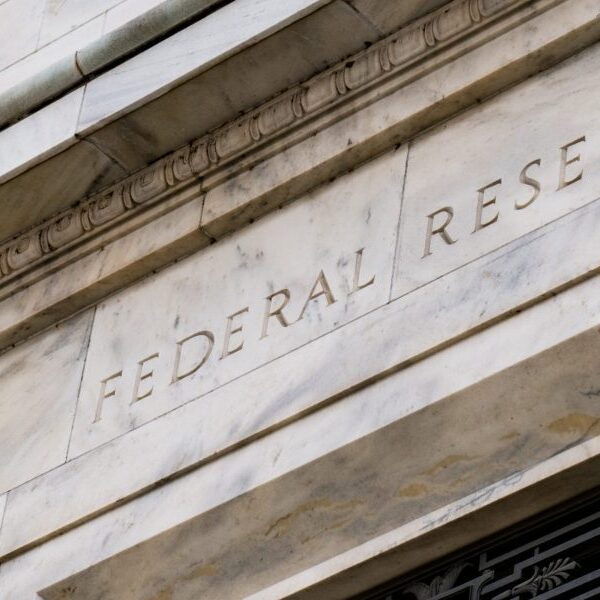 Impact of Federal Reserve fee cuts on financial savings account APY