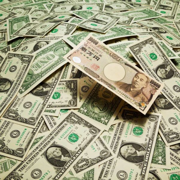 Surging Yen Hits 5-Month High, Wage Data Mixed