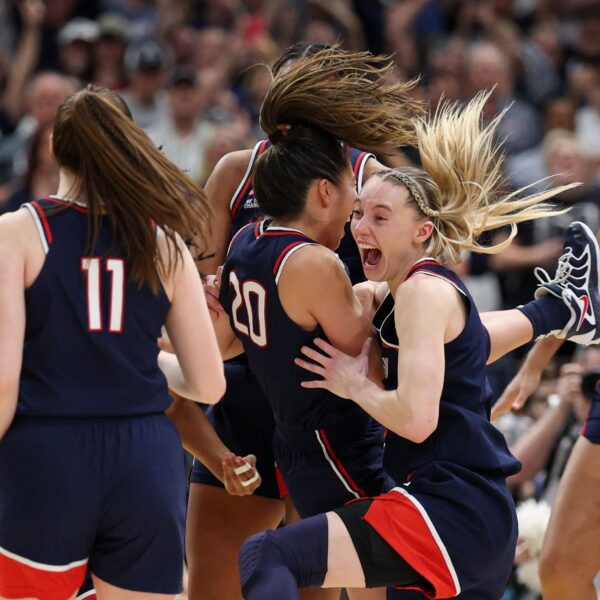 Paige Bueckers leaves UConn teammates in tears with emotional speech at 2025…