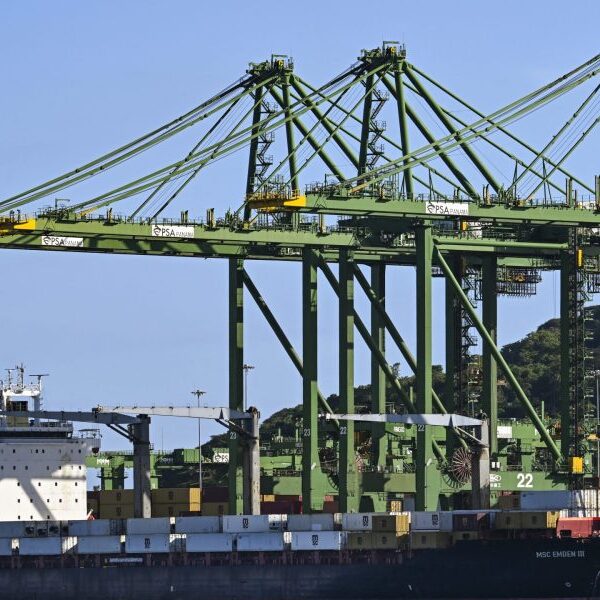 Trump, China ramp up Panama Canal stress with Li deal in limbo