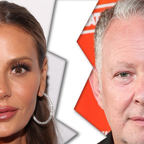 ‘Real Housewife’ Dorit Kemsley Files to Divorce PK