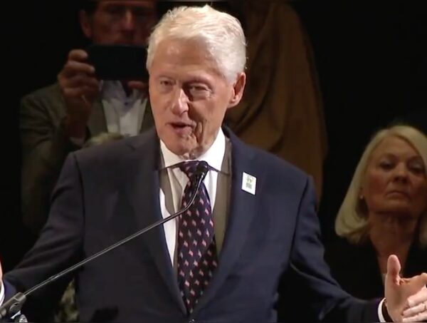 Bill Clinton’s Hands Shake Uncontrollably While Delivering Speech In Oklahoma City (VIDEO)…
