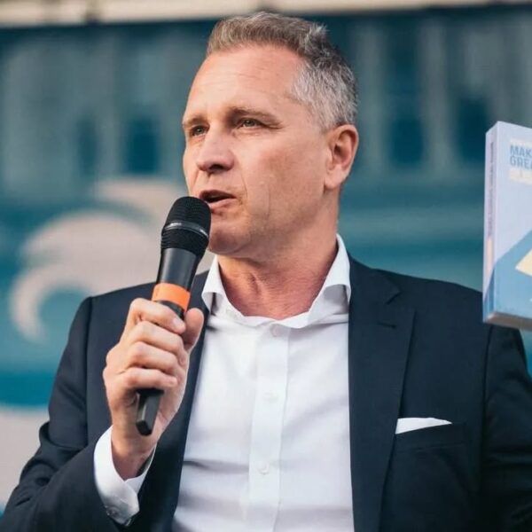 AfD MEP Petr Bystron visits imprisoned activist Tommy Robinson amid ongoing reprisals…
