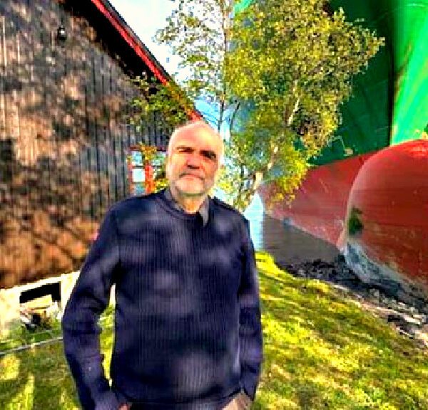 WILD: Norwegian Man Wakes up To Find That a MASSIVE Container Ship…
