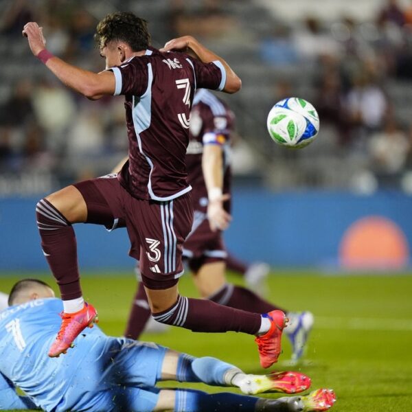 Rapids roll to 2-0 victory over MLS-worst Galaxy