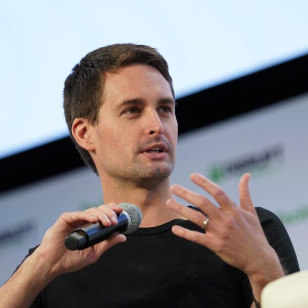 Snap plans to promote light-weight, shopper AR glasses in 2026