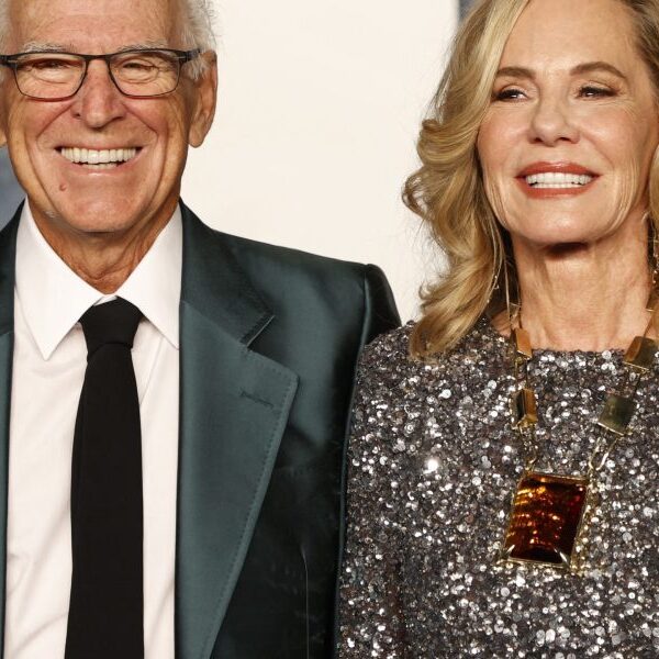 Jimmy Buffett’s widow sues to take away trustee of $275 million property