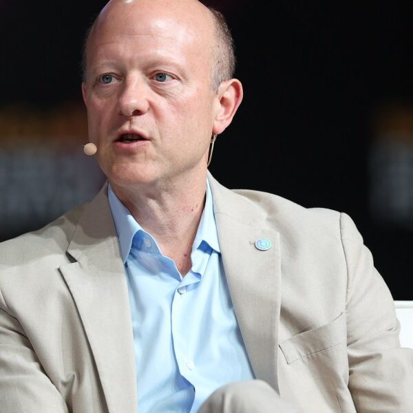 Circle raises $1.05 billion in long-awaited IPO, shares to start out buying…