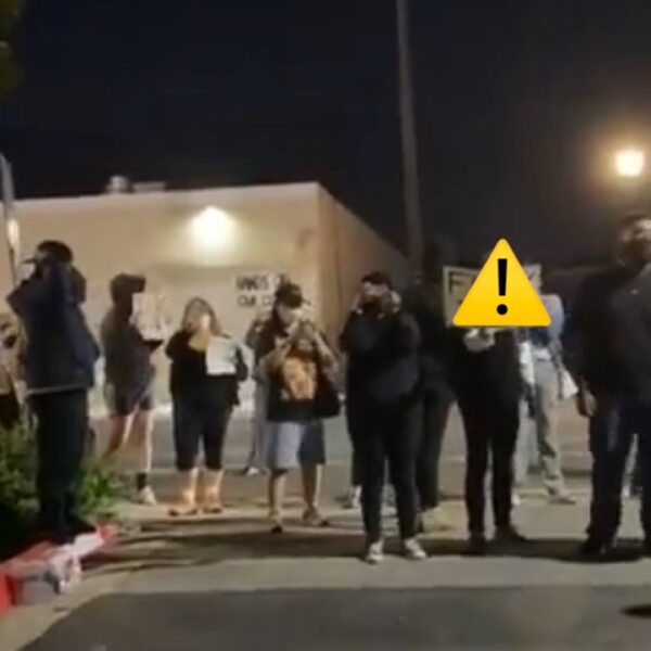 “F*ck ICE!” – Anti-ICE Protesters Surround Los Angeles Hotel Full of Federal…