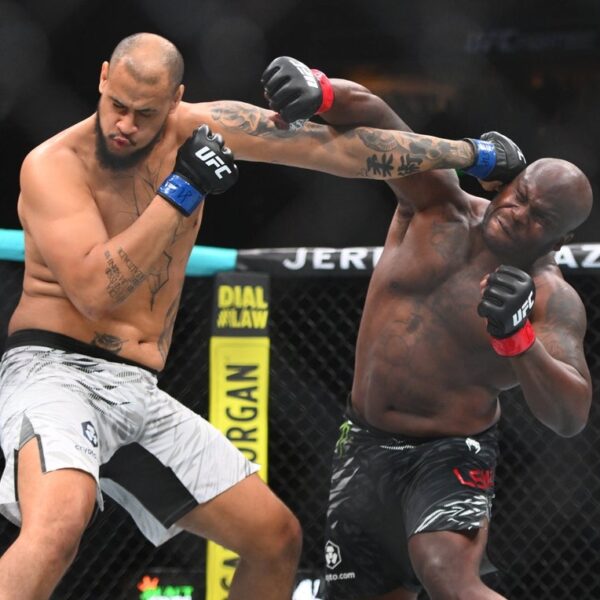Derrick Lewis scores fast TKO of Tallison Teixeira in Nashville