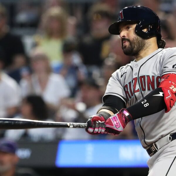 Reports: Mariners purchase 3B Eugenio Suarez from D-backs