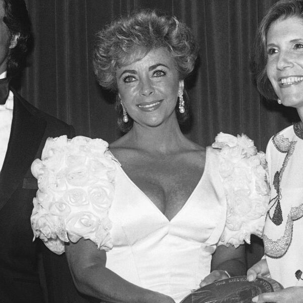 Wallis Annenberg, whose household made billions from promoting to Rupert Murdoch and…