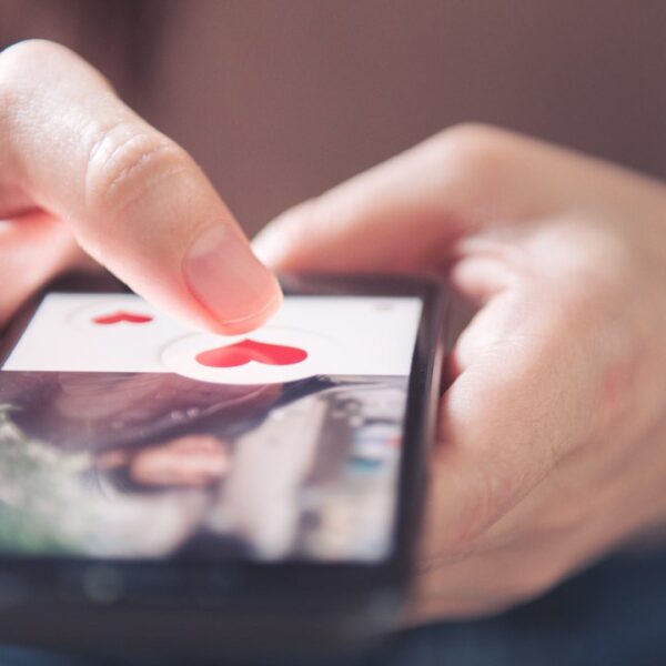 Jack Dorsey’s Bitchat app permits you to message with out web connection