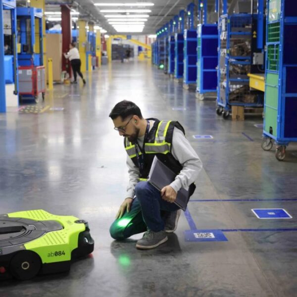 Amazon deploys its 1 millionth robotic, releases generative AI mannequin