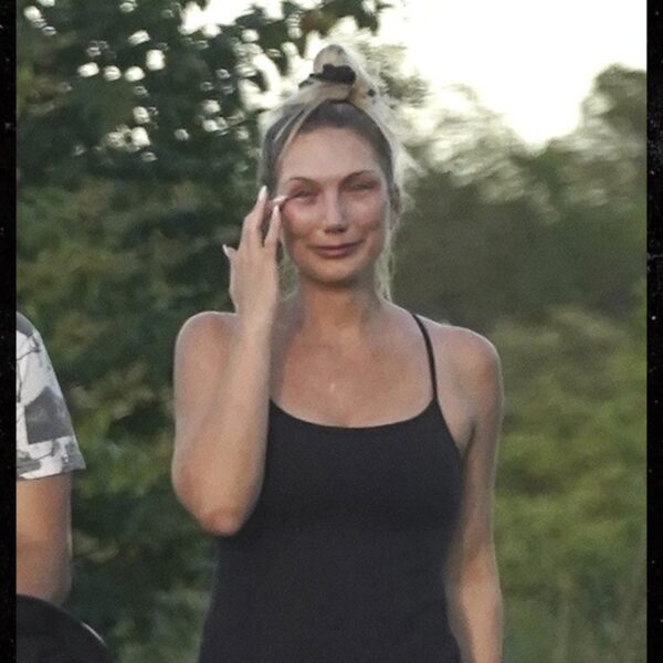 Brooke Hogan In Tears During Stroll After Dad Hulk’s Death