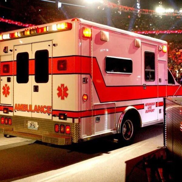 BREAKING: Serious Injury Forces Match to Be Stopped as Doctors Rush WWE…