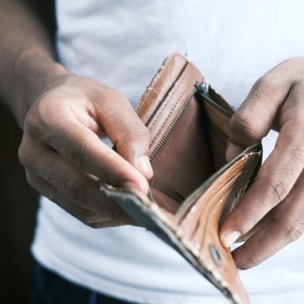 Economist Warns Stablecoins Could Ignite Financial Crisis – Investorempires.com