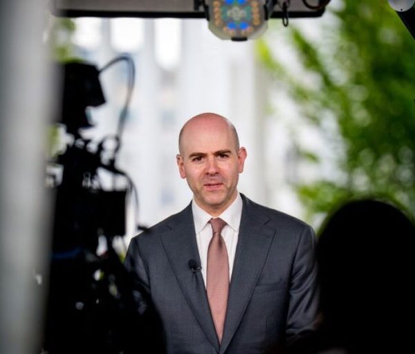 For the primary time since 2019, the Fed might break up each…
