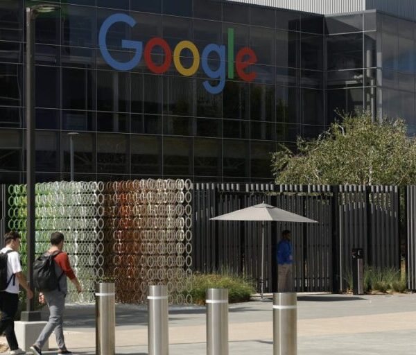 Tech firms warn H-1B visa holders to keep away from overseas journey…
