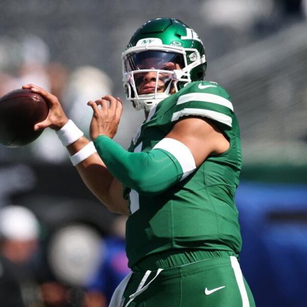 Jets QB Justin Fields clears protocol, to begin Monday at Miami
