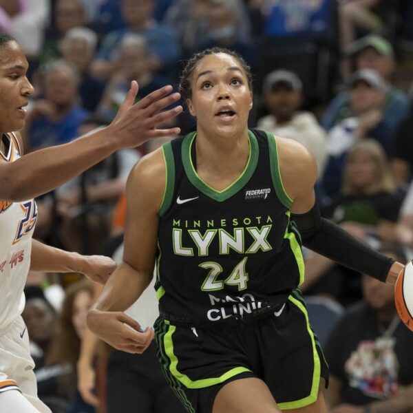 Late Lynx run results in Game 1 win over Mercury