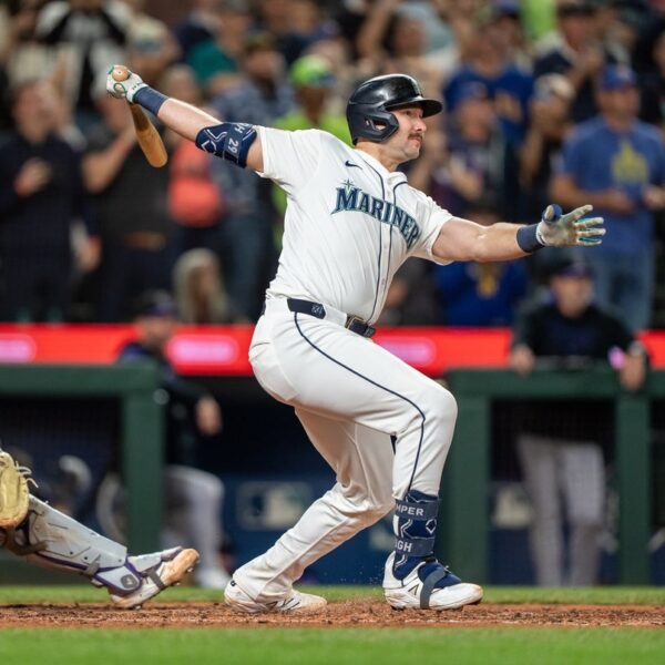 Cal Raleigh homers twice, seventh to succeed in 60 in season