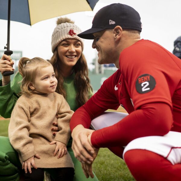Kike Hernandez’s spouse Mariana marks child boy’s arrival with Dodgers wives, displays…