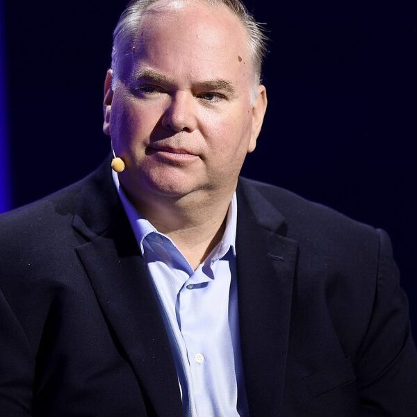 Frontier Airlines boss fires again at United CEO’s declare that low-cost flying…