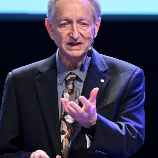 Geoffrey Hinton says AI will trigger large unemployment and ship income hovering
