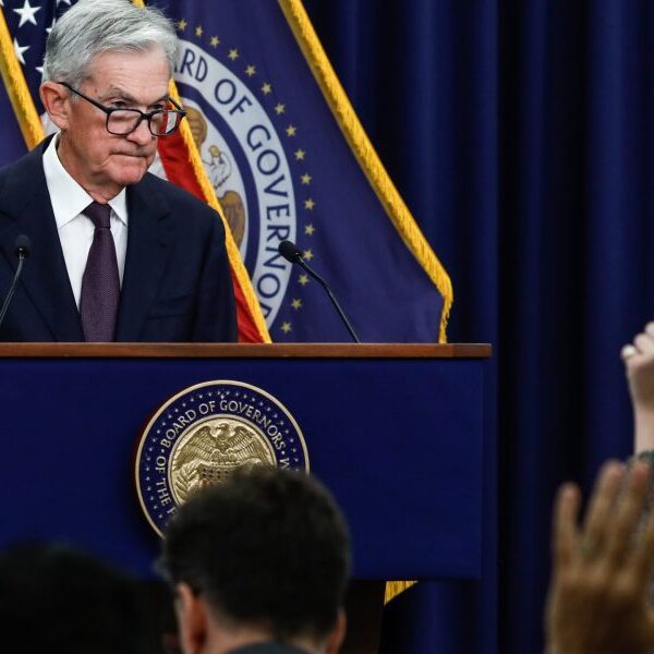Jerome Powell warns of indicators of an AI bubble and an economic…