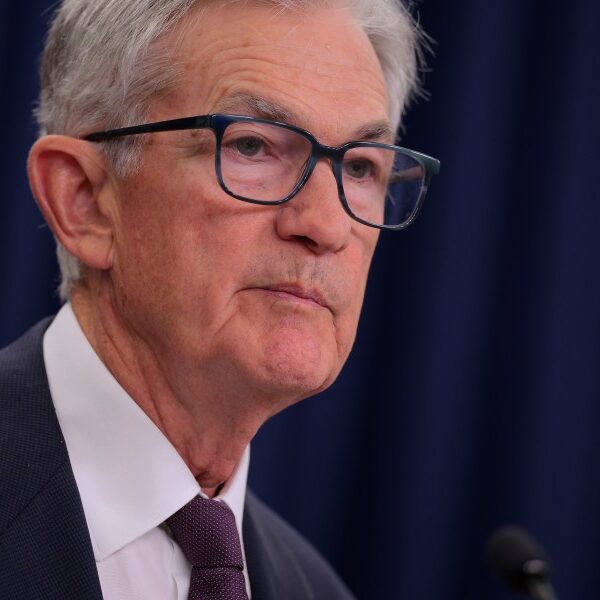 Top economists and Jerome Powell agree that Gen Z’s hiring nightmare is…