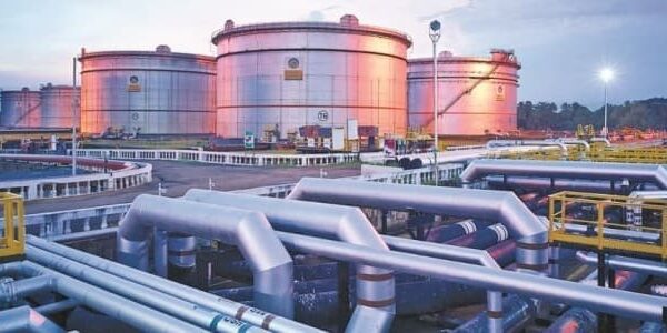 Oil Industry Braces for Glut and Investor Demands – Investorempires.com