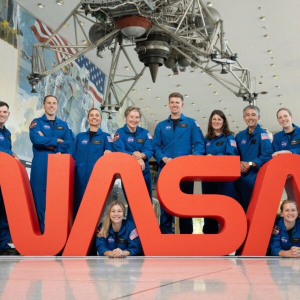 NASA’s new astronaut class consists of SpaceX veterans Anna Menon and Yuri…