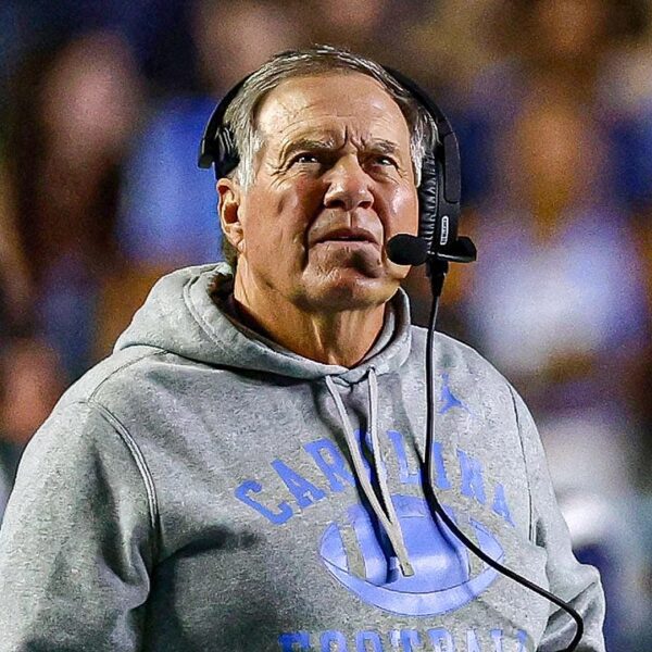 Jordon Hudson hangs with Randy Moss throughout Bill Belichick’s UNC debut