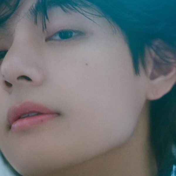 “So effortlessly cute”- Fans swoon as BTS’ Taehyung goes viral for his…
